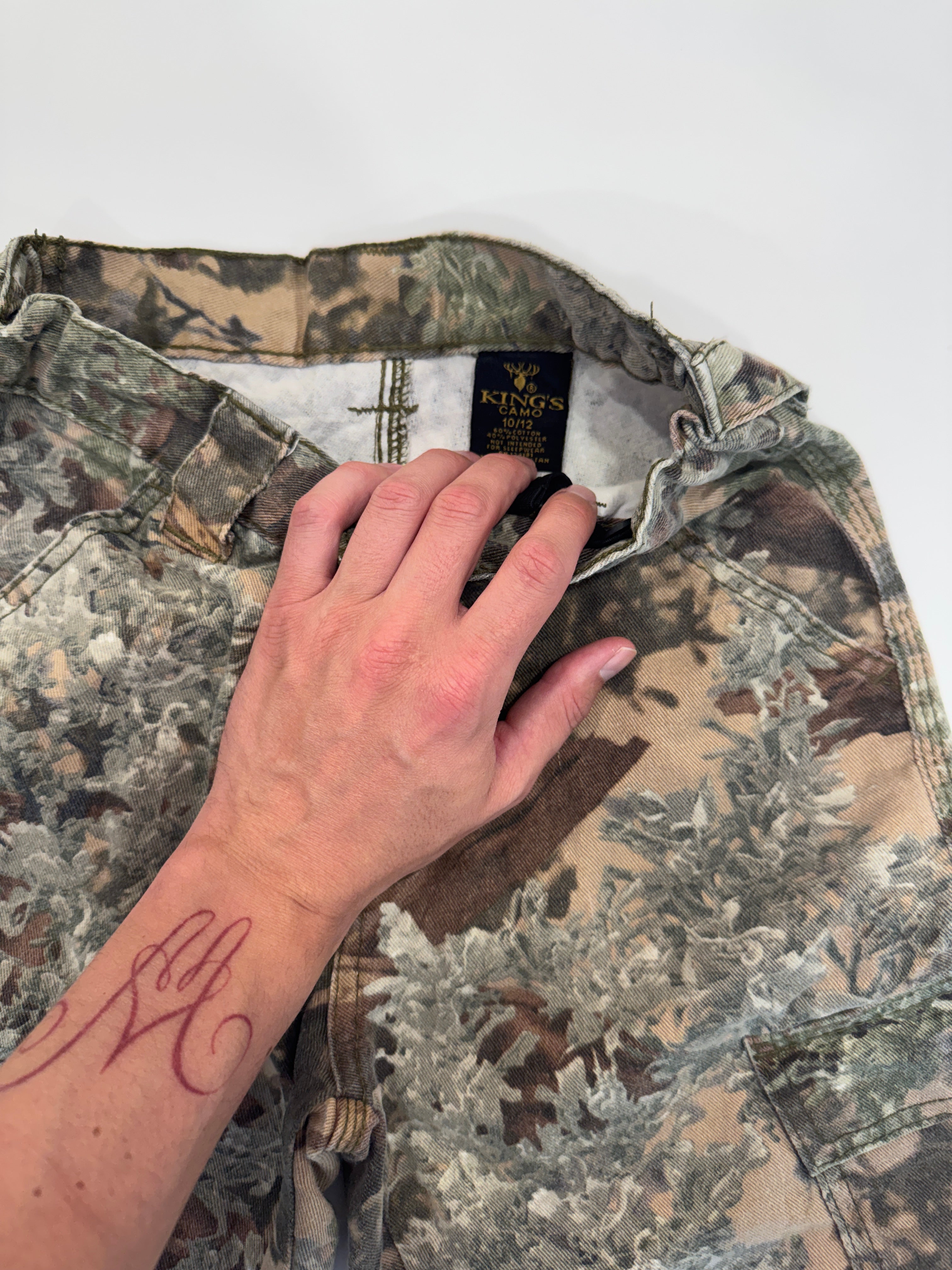 Vintage 90s King's Camo Desert Shadow Cargo Pants (size 10/12)